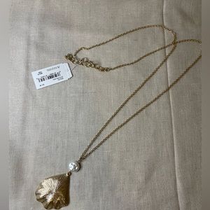 Shell/Pearl necklace, NWT